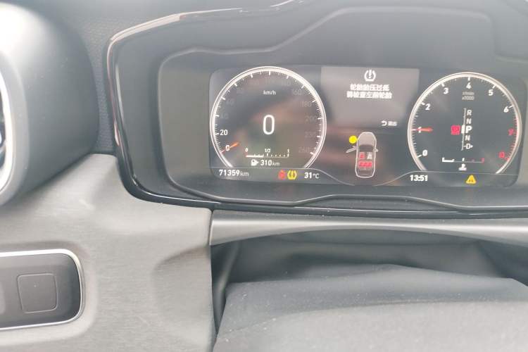 Used Lynk & Co 02 2018 1.5T DCT Two-Wheel Drive Zhaoban China V Standard Odometer Close Up