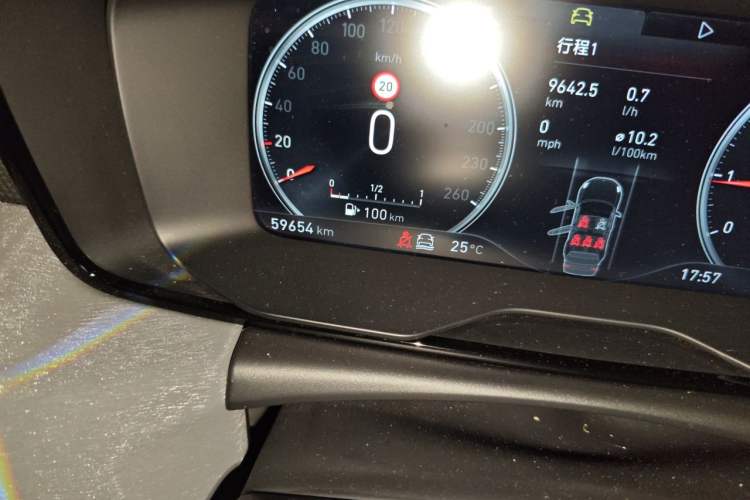 Used Lynk & Co 02 2018 2.0T DCT 4x4 Sport Pro Edition China V Standard Odometer Close Up
