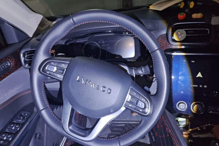 Used Lynk & Co 02 2018 1.5T DCT Two-Wheel Drive Pro Version China V Emission Standard Steering Wheel