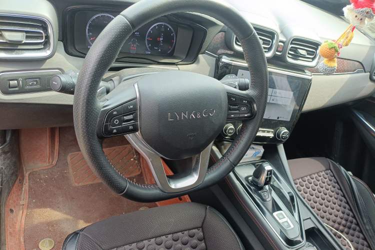 Used Lynk & Co 02 2018 1.5T DCT Two-Wheel Drive Sporty Version China V Standard Steering Wheel