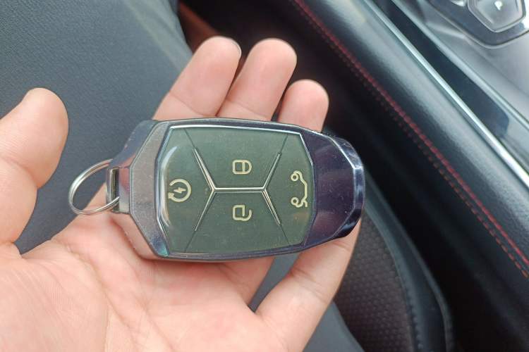 Used Lynk & Co 02 2018 1.5T DCT Two-Wheel Drive Sporty Version China V Standard Vehicle Key