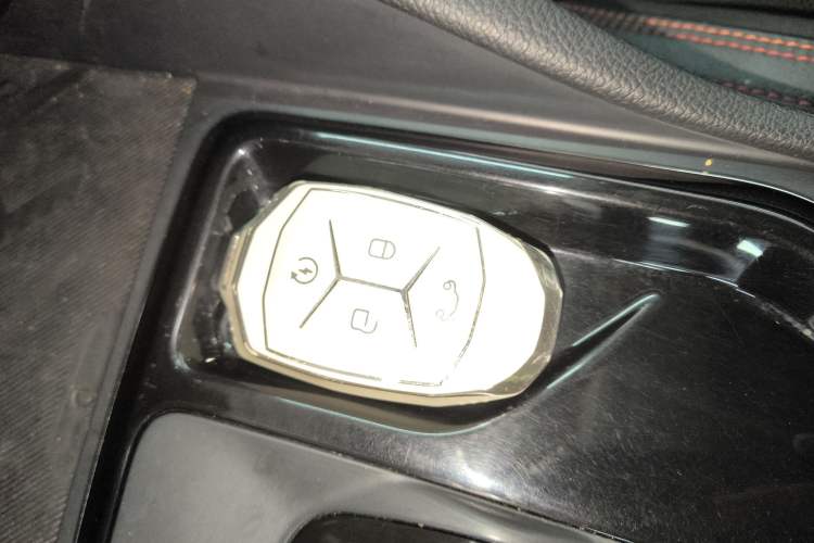 Used Lynk & Co 02 2018 1.5T DCT Two-Wheel Drive Pro Version China V Emission Standard Vehicle Key