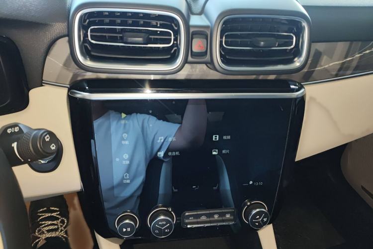 Used Lynk & Co 02 2018 1.5T DCT Two-Wheel Drive Zhaoban China V Standard Audio And AC Panel