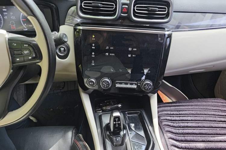 Used Lynk & Co 02 2018 1.5T DCT Two-Wheel Drive Zhaoban China V Standard Audio And AC Panel
