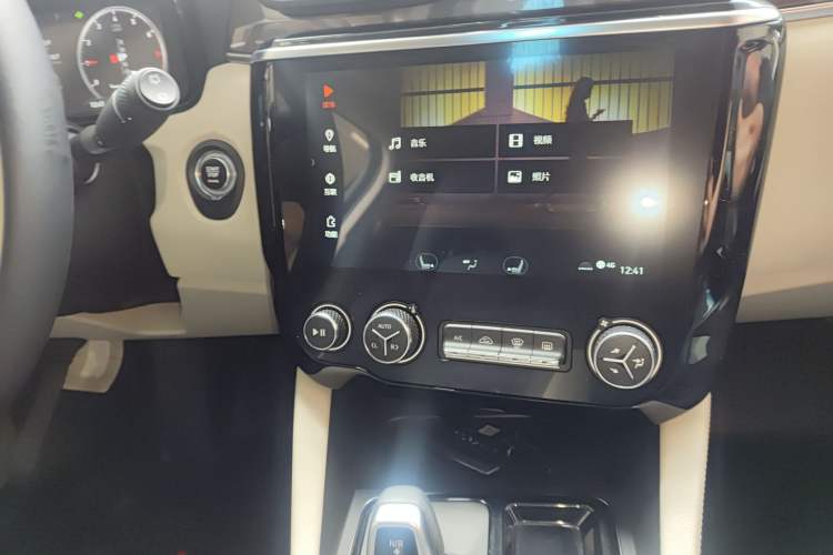 Used Lynk & Co 02 2018 1.5T DCT Two-Wheel Drive Zhaoban China V Standard Audio And AC Panel