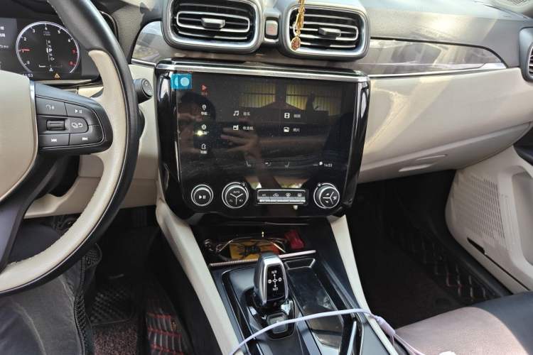 Used Lynk & Co 02 2018 1.5T DCT Two-Wheel Drive Zhaoban China V Standard Audio And AC Panel