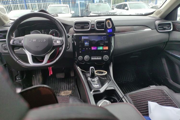 Used Lynk & Co 02 2018 1.5T DCT Two-Wheel Drive Zhaopu Version China V Standard Center Console
