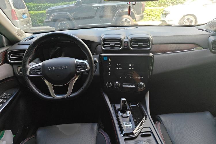 Used Lynk & Co 02 2018 1.5T DCT Two-Wheel Drive Sporty Version China V Standard Center Console