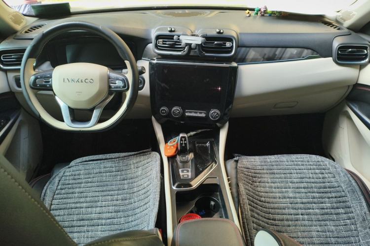 Used Lynk & Co 02 2018 1.5T DCT Two-Wheel Drive Zhaopu Version China V Standard Center Console