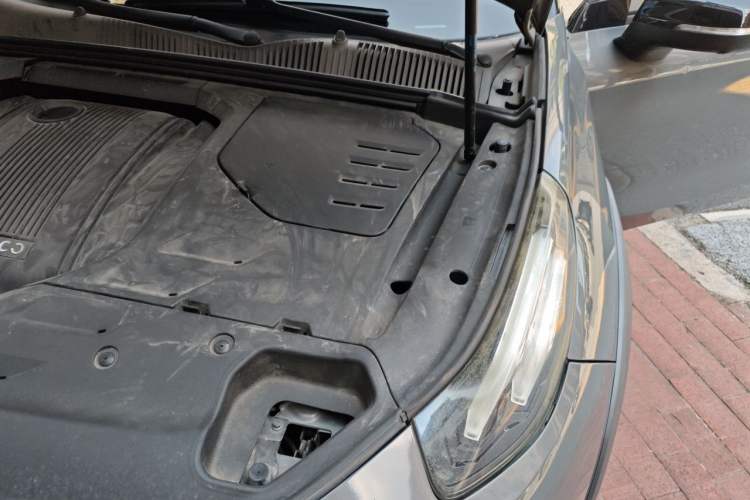 Used Lynk & Co 02 2018 1.5T DCT Two-Wheel Drive Zhaopu Version China V Standard Engine Bay Left