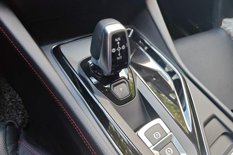Used Lynk & Co 02 2018 1.5T DCT Two-Wheel Drive Sporty Version China V Standard Gear Lever