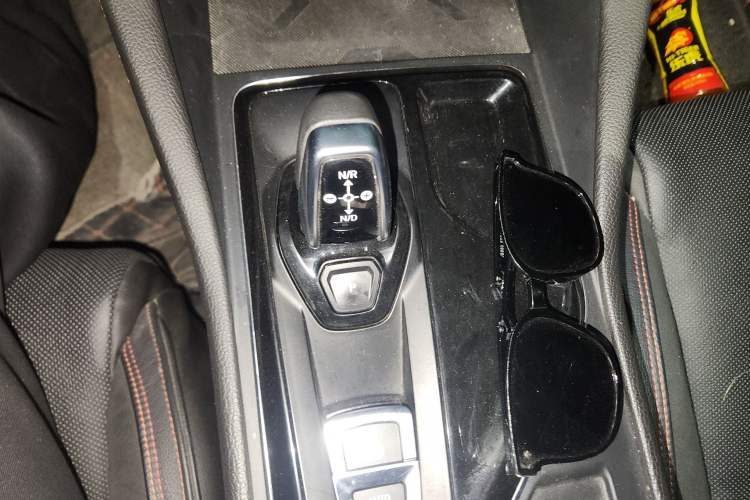 Used Lynk & Co 02 2018 1.5T DCT Two-Wheel Drive Pro Version China V Emission Standard Gear Lever