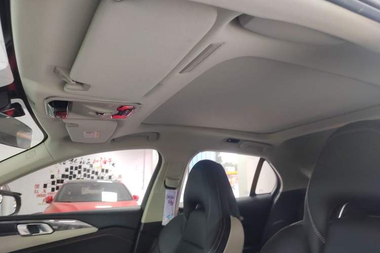 Used Lynk & Co 02 2018 1.5T DCT Two-Wheel Drive Zhaoban China V Standard Headliner