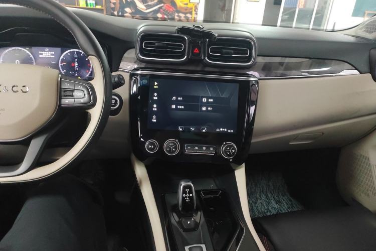 Used Lynk & Co 02 2018 1.5T DCT Two-Wheel Drive Zhaoban China V Standard Interior 2