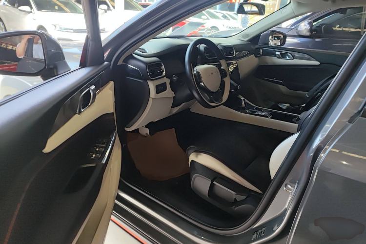 Used Lynk & Co 02 2018 1.5T DCT Two-Wheel Drive Zhaoban China V Standard Interior 3