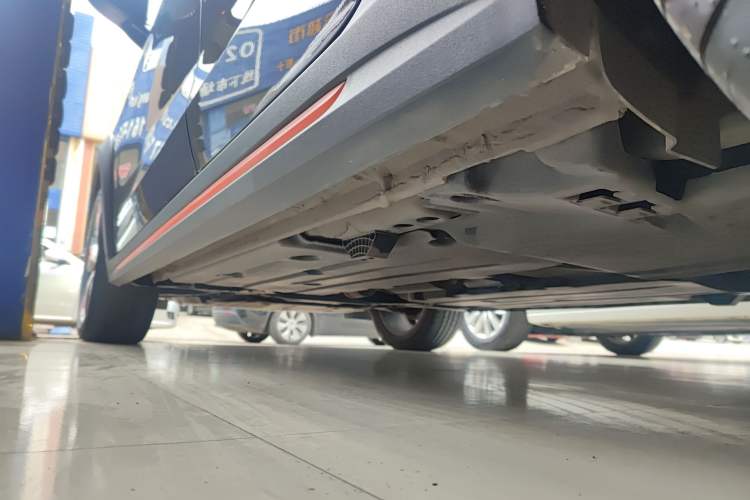 Used Lynk & Co 02 2018 1.5T DCT Two-Wheel Drive Zhaoban China V Standard Left Side Sill