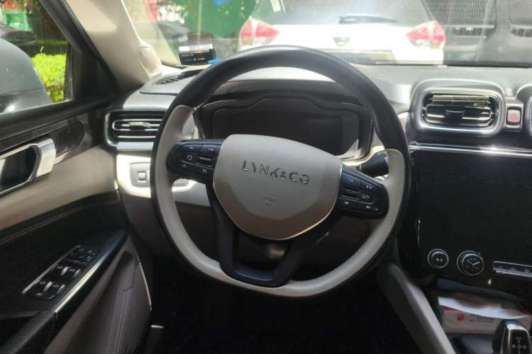 Used Lynk & Co 02 2018 1.5T DCT Two-Wheel Drive Zhaoban China V Standard Steering Wheel
