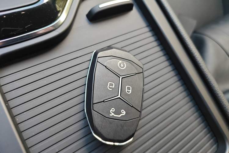 Used Lynk & Co 02 2018 1.5T DCT Two-Wheel Drive Sporty Version China V Standard Vehicle Key