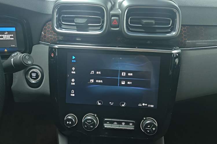 Used Lynk & Co 02 2018 1.5T DCT Two-Wheel Drive Sporty Version China V Standard Audio And AC Panel