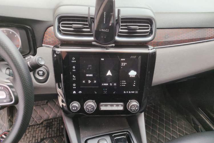 Used Lynk & Co 02 2018 1.5T DCT Two-Wheel Drive Pro Version China V Emission Standard Audio And AC Panel