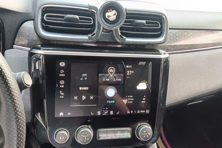 Used Lynk & Co 02 2018 1.5T DCT Two-Wheel Drive Pro Version China V Emission Standard Audio And AC Panel