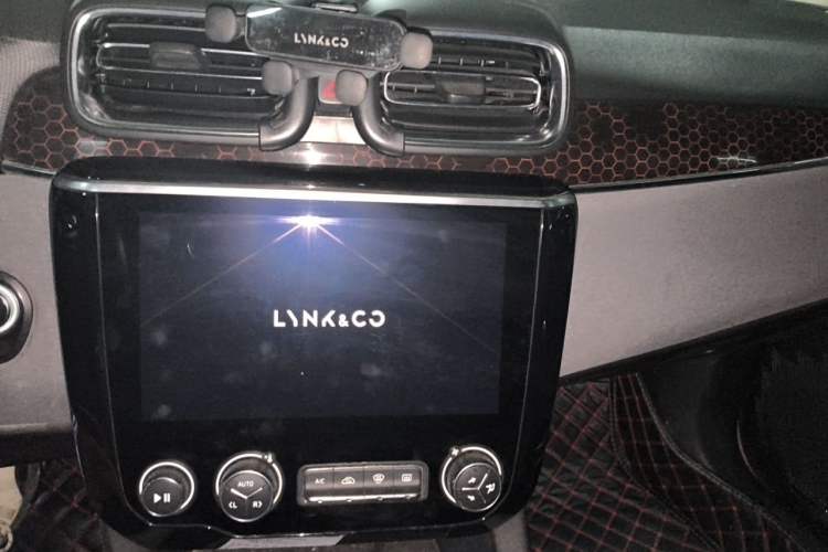 Used Lynk & Co 02 2018 2.0T Automatic Two-Wheel Drive Pro Edition China V Emission Standard Audio And AC Panel