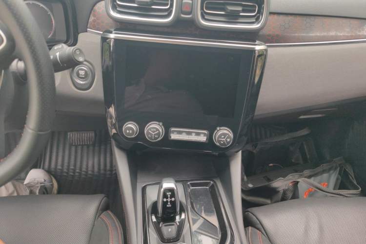 Used Lynk & Co 02 2018 1.5T DCT Two-Wheel Drive Pro Version China V Emission Standard Audio And AC Panel