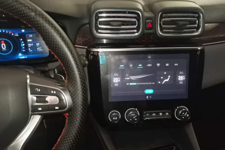 Used Lynk & Co 02 2018 1.5T DCT Two-Wheel Drive Pro Version China V Emission Standard Audio And AC Panel