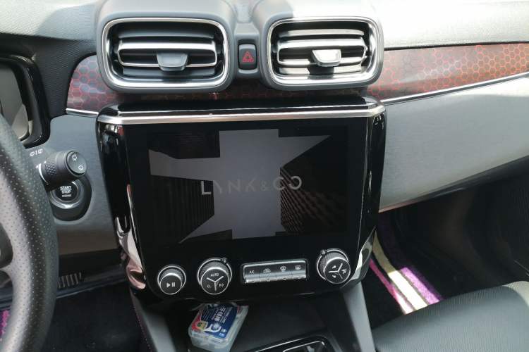 Used Lynk & Co 02 2018 1.5T DCT Two-Wheel Drive Pro Version China V Emission Standard Audio And AC Panel