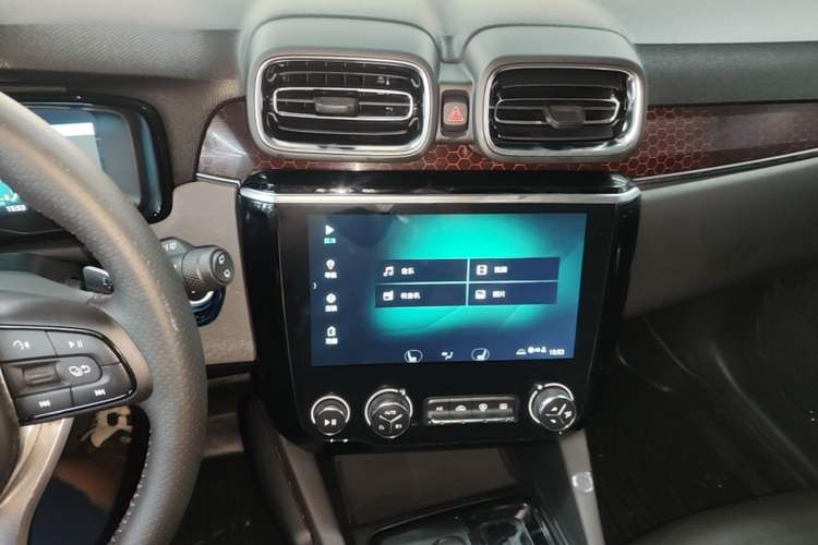Used Lynk & Co 02 2018 1.5T DCT Two-Wheel Drive Sporty Version China V Standard Audio And AC Panel