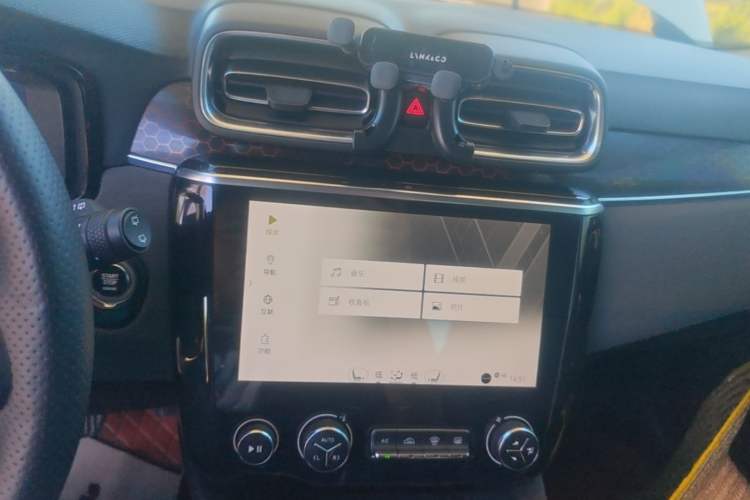 Used Lynk & Co 02 2018 1.5T DCT Two-Wheel Drive Sporty Version China V Standard Audio And AC Panel