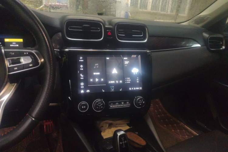 Used Lynk & Co 02 2018 1.5T DCT Two-Wheel Drive Pro Version China V Emission Standard Audio And AC Panel