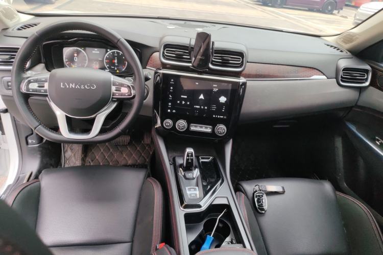 Used Lynk & Co 02 2018 1.5T DCT Two-Wheel Drive Pro Version China V Emission Standard Center Console