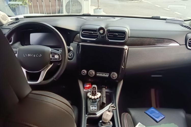 Used Lynk & Co 02 2018 1.5T DCT Two-Wheel Drive Pro Version China V Emission Standard Center Console