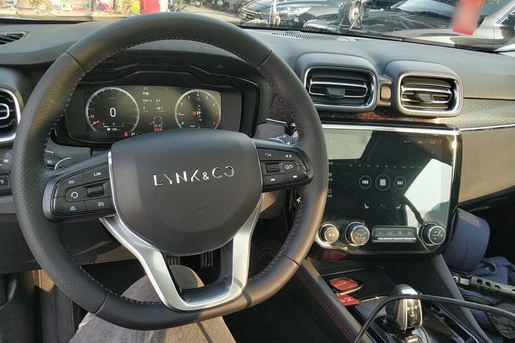 Used Lynk & Co 02 2018 1.5T DCT Two-Wheel Drive Sporty Version China V Standard Center Console