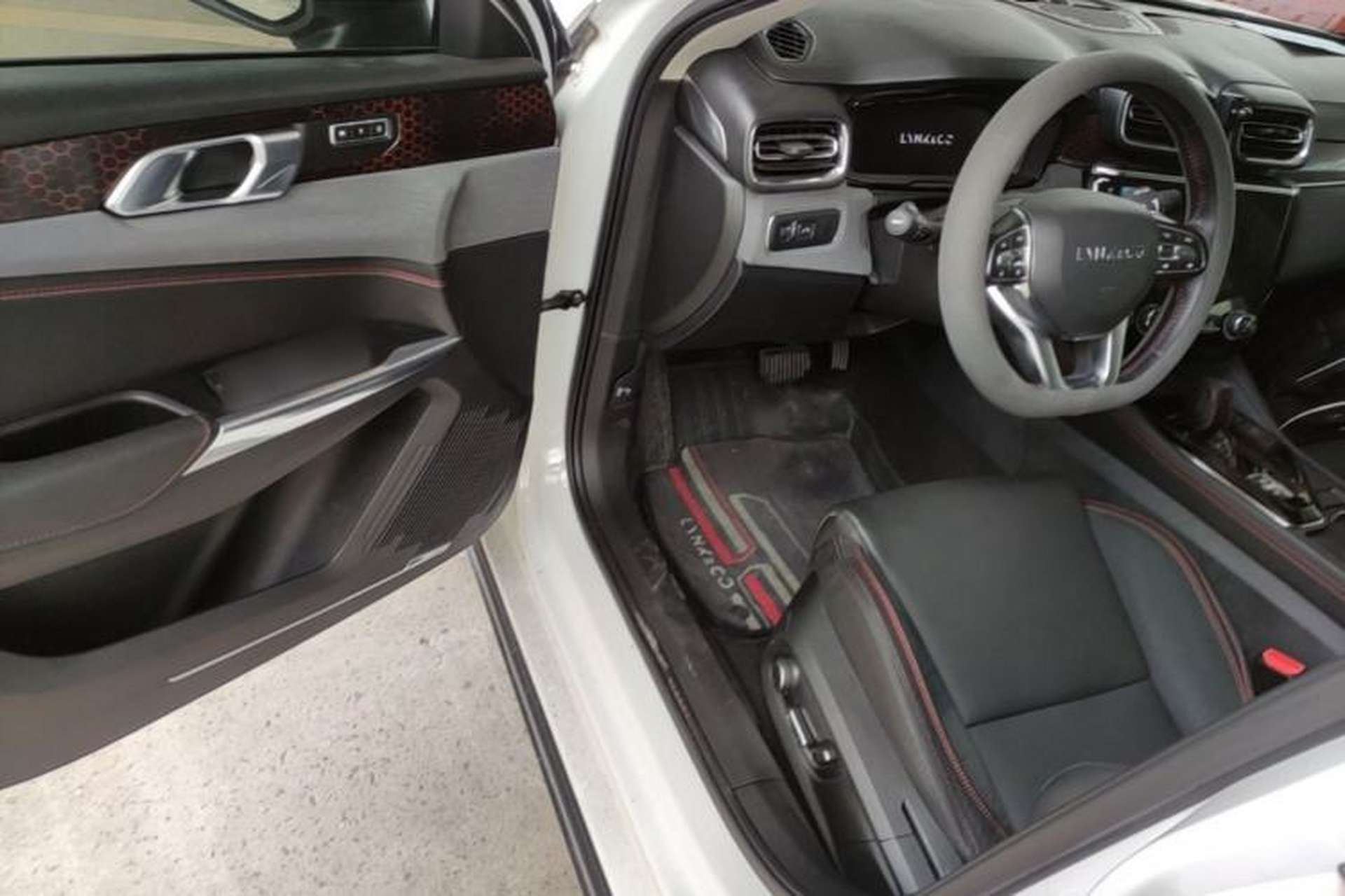Used Lynk & Co 02 2018 1.5T DCT Two-Wheel Drive Pro Version China V Emission Standard Driver Seat