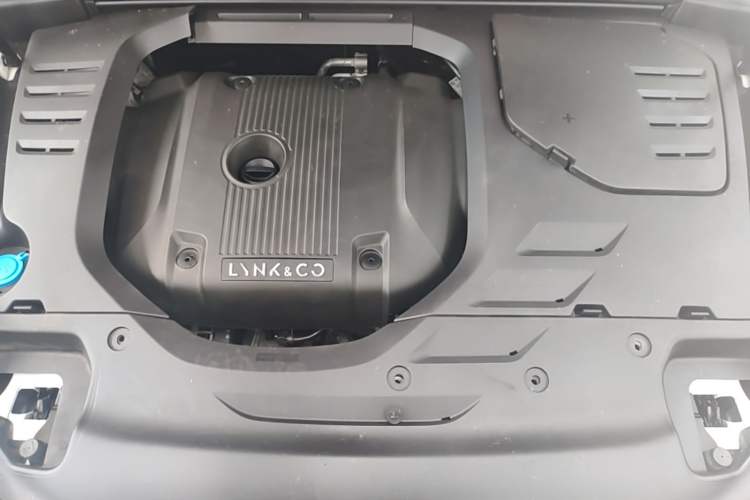 Used Lynk & Co 02 2018 2.0T DCT 4x4 Sport Pro Edition China V Standard Engine Bay