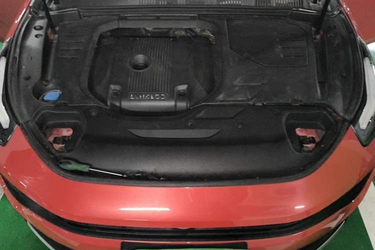 Used Lynk & Co 02 2018 2.0T Automatic Two-Wheel Drive Pro Edition China V Emission Standard Engine Bay