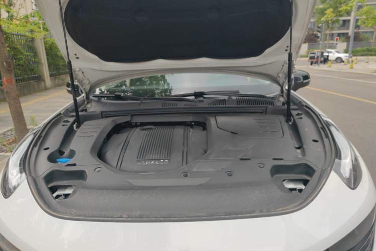 Used Lynk & Co 02 2018 1.5T DCT Two-Wheel Drive Pro Version China V Emission Standard Engine Bay