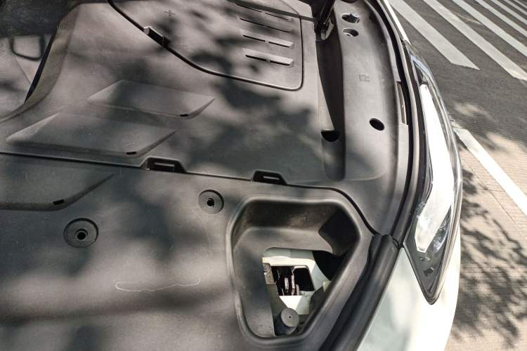 Used Lynk & Co 02 2018 1.5T DCT Two-Wheel Drive Pro Version China V Emission Standard Engine Bay Left