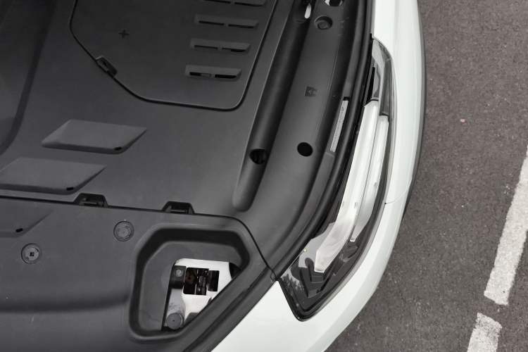 Used Lynk & Co 02 2018 1.5T DCT Two-Wheel Drive Pro Version China V Emission Standard Engine Bay Left