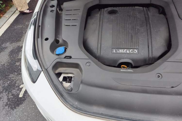 Used Lynk & Co 02 2018 1.5T DCT Two-Wheel Drive Pro Version China V Emission Standard Engine Bay Right