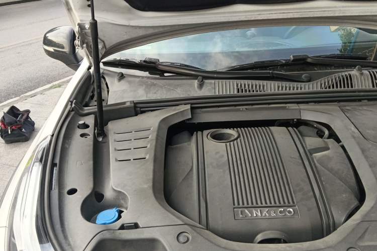 Used Lynk & Co 02 2018 1.5T DCT Two-Wheel Drive Pro Version China V Emission Standard Engine Bay Right