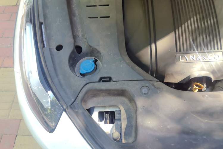 Used Lynk & Co 02 2018 1.5T DCT Two-Wheel Drive Pro Version China V Emission Standard Engine Bay Right