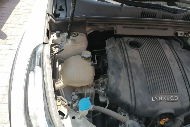 Used Lynk & Co 02 2018 1.5T DCT Two-Wheel Drive Pro Version China V Emission Standard Engine Bay Right