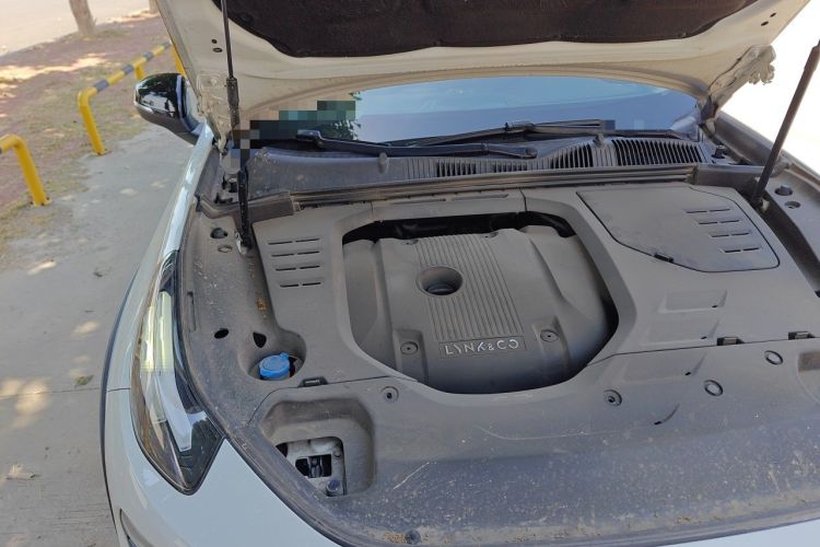 Used Lynk & Co 02 2018 2.0T Automatic Two-Wheel Drive Pro Edition China VI Standard Engine Bay Right