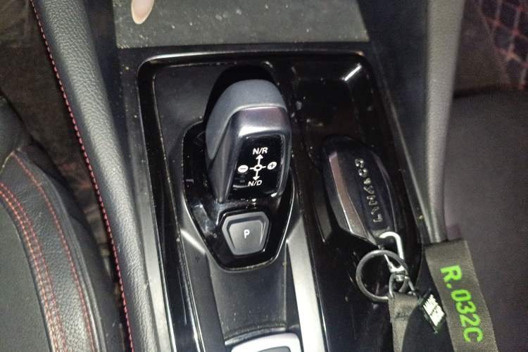 Used Lynk & Co 02 2018 1.5T DCT Two-Wheel Drive Pro Version China V Emission Standard Gear Lever