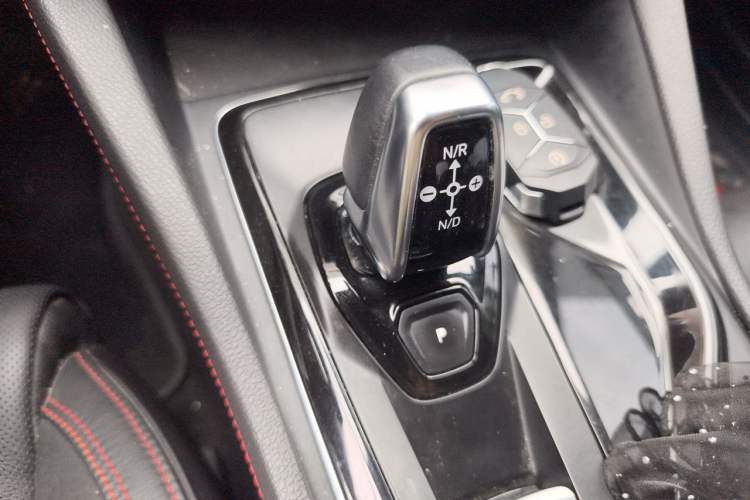 Used Lynk & Co 02 2018 1.5T DCT Two-Wheel Drive Pro Version China V Emission Standard Gear Lever