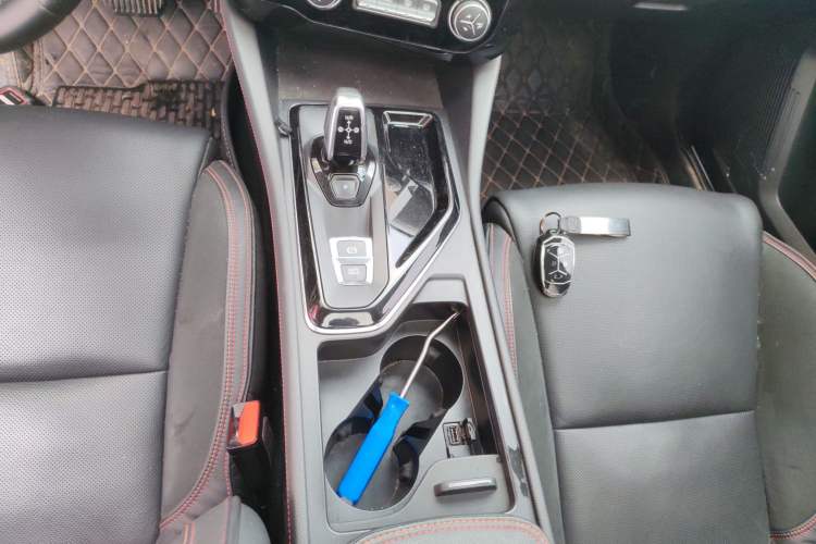 Used Lynk & Co 02 2018 1.5T DCT Two-Wheel Drive Pro Version China V Emission Standard Gear Lever