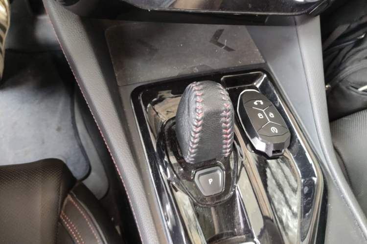 Used Lynk & Co 02 2018 1.5T DCT Two-Wheel Drive Pro Version China V Emission Standard Gear Lever